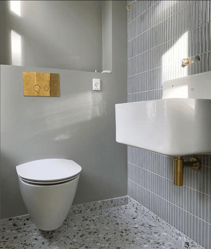 nyt badeværelse med terrazzo fliser på gulvet