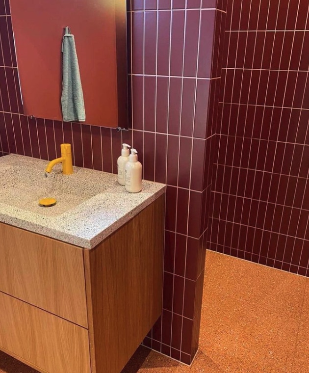 r&oslash;de badev&aelig;relsesfliser p&aring; badev&aelig;relse