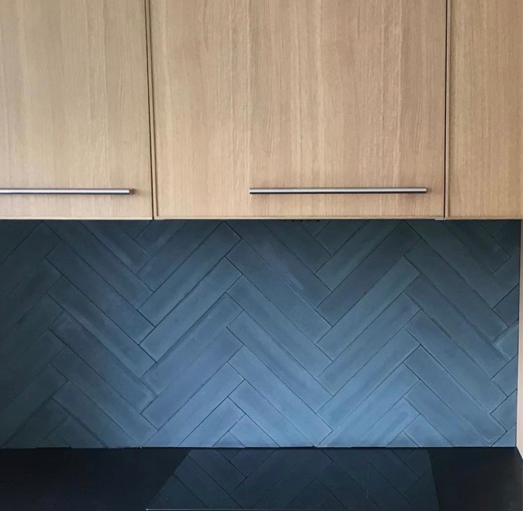 Fliser i sildeben i k&oslash;kken