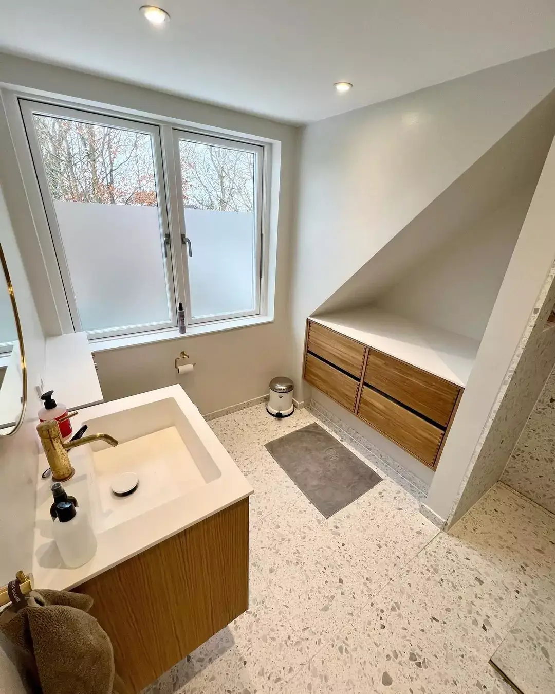 badeværelse med indbygningsspots